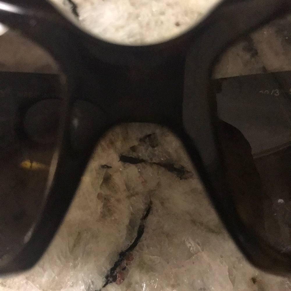 Burberry sunglasses, case and lens cloth - Picture 3 of 6